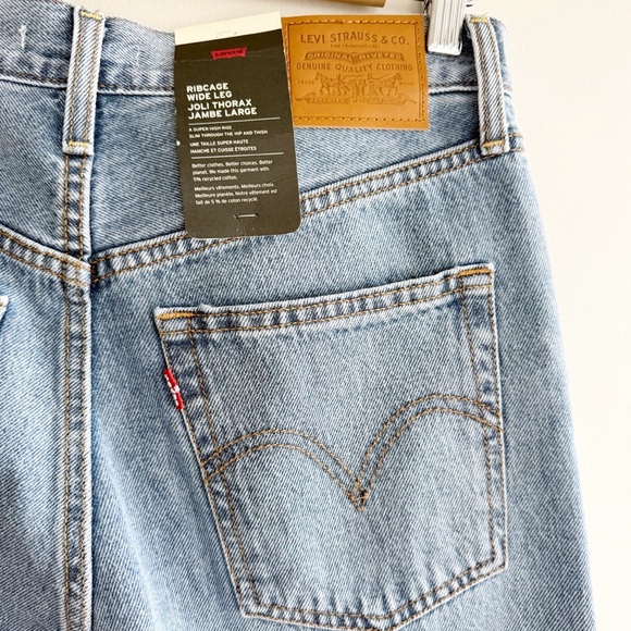 Levi’s Ribcage Wide Leg Jean - Picture 4 of 13